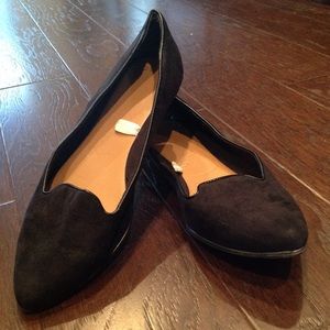 Black pointed toe flats